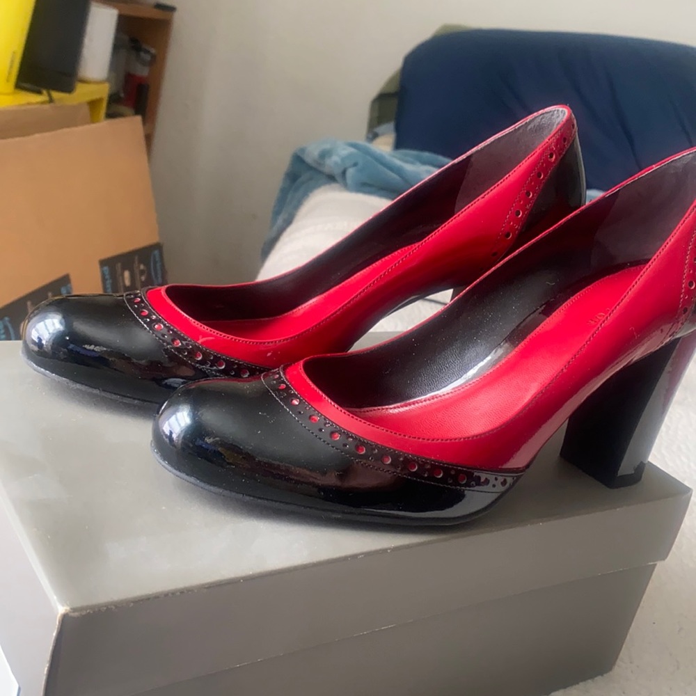 NIB Ann Taylor spectator pumps